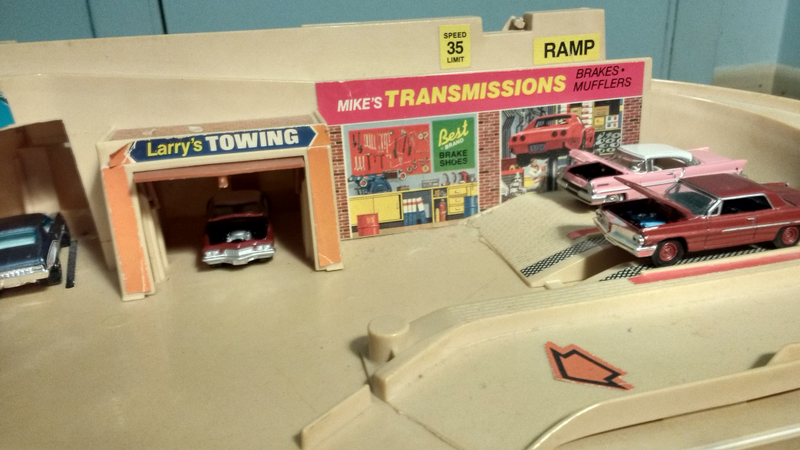 Illustration for article titled A Friday flashback to the old Hot Wheels service center.